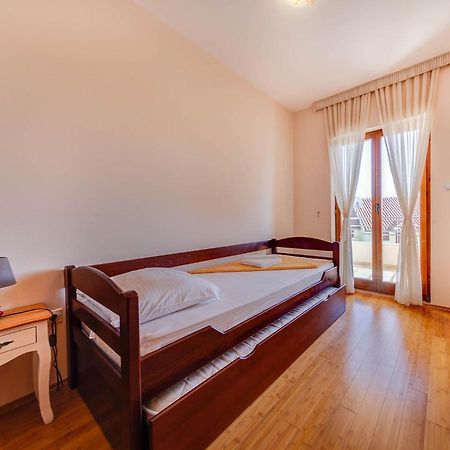 Port Adria Apartments كاميناري المظهر الخارجي الصورة