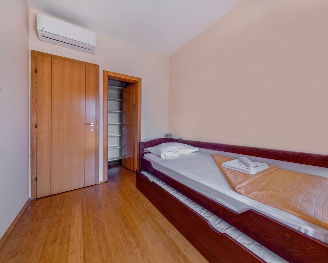 Port Adria Apartments كاميناري المظهر الخارجي الصورة