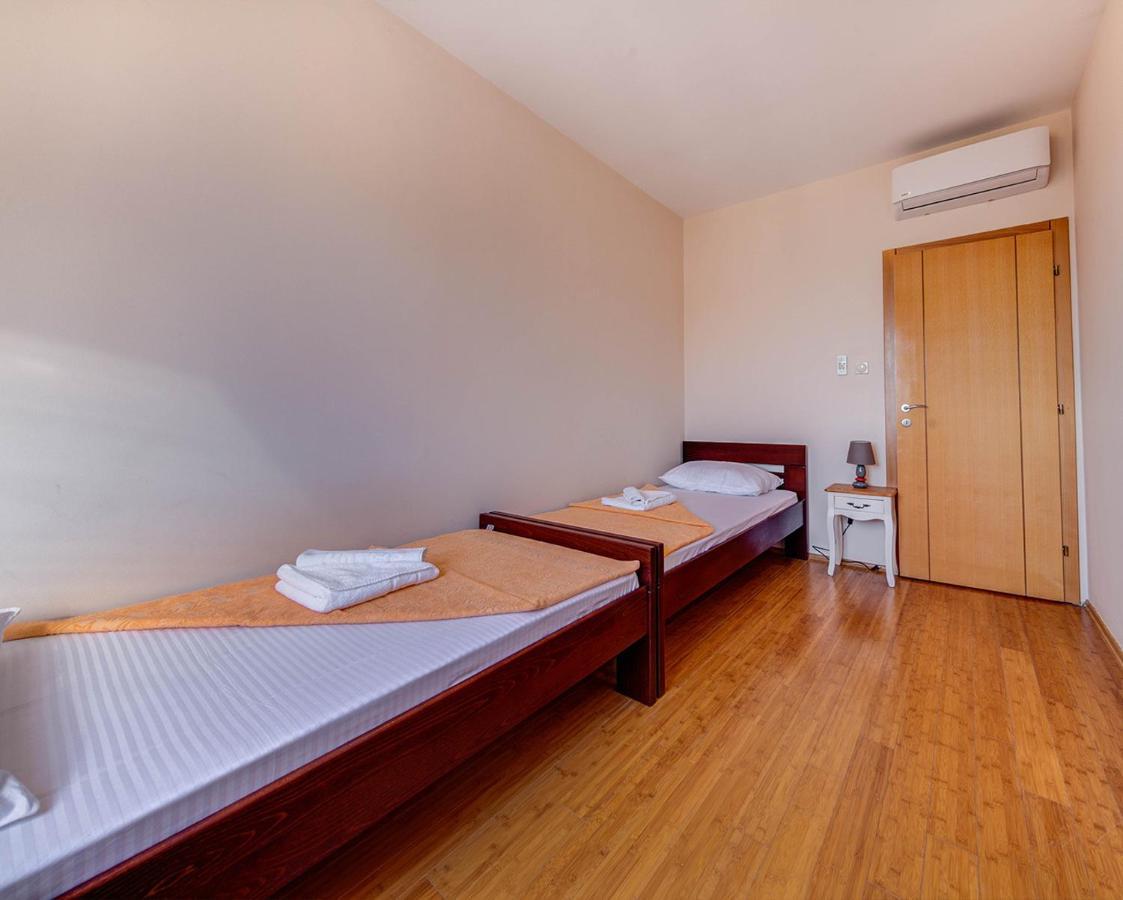 Port Adria Apartments كاميناري المظهر الخارجي الصورة