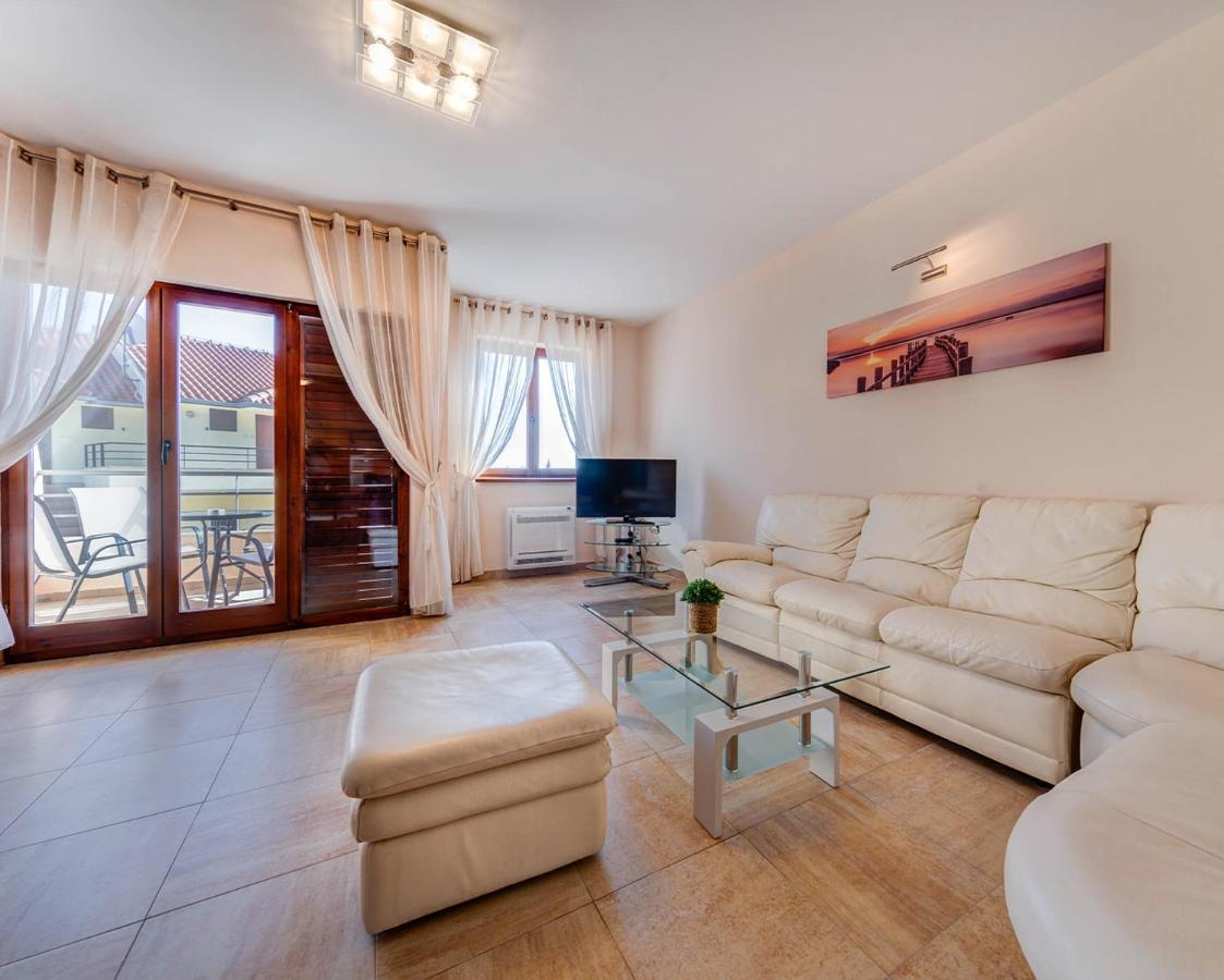 Port Adria Apartments كاميناري المظهر الخارجي الصورة